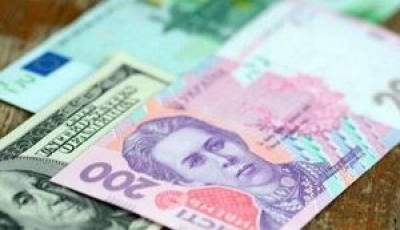 Курс гривні знову падає: Нацбанк встановив офіційний курс долара на п’ятницю
