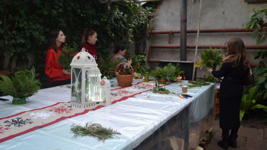 A community Christmas tree has been installed at the Dnipro Botanical Garden (PHOTOS, VIDEO).