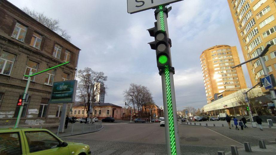 In Dnipro, traffic lights with uninterrupted power supply are now operational (PHOTO, VIDEO).