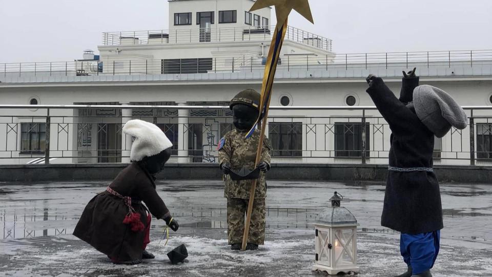 The founders of Kyiv, depicted as babies, received festive attire at Postal Square – see the photos.