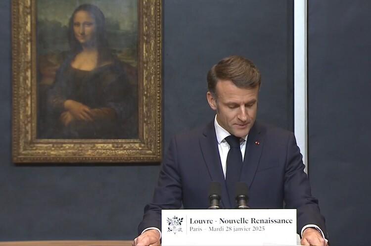 Macron announced a major renovation of the Louvre and the relocation of the "Mona Lisa" to a new space.